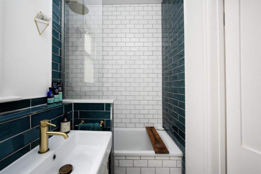 Images for Warwick Road | Redland