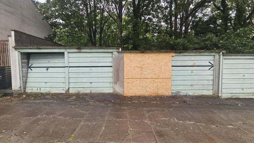 Garage, 8,
                                Kensington Road, Redland,
                                Bristol, BS6 6NQ