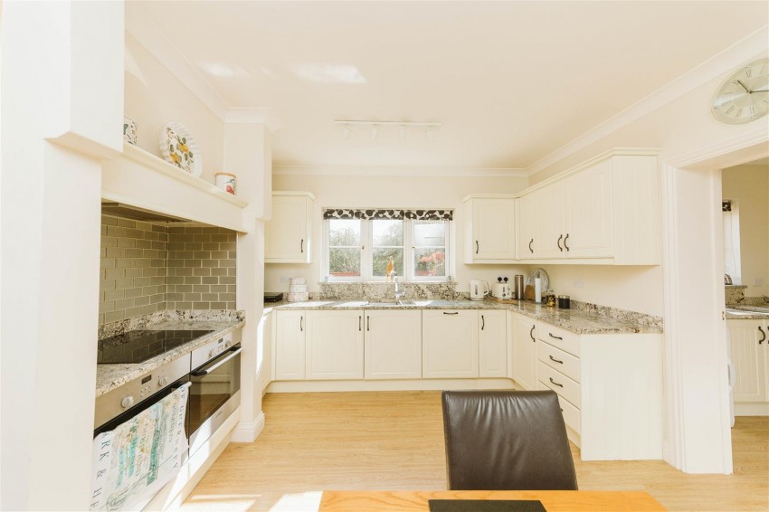 Images for Berwick Close | Easter Compton