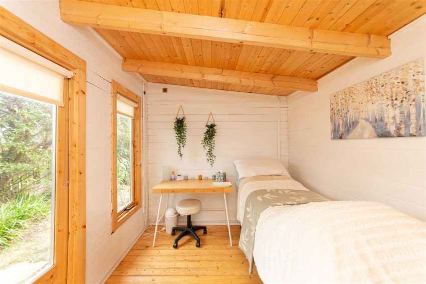 Images for Metford Road | Redland