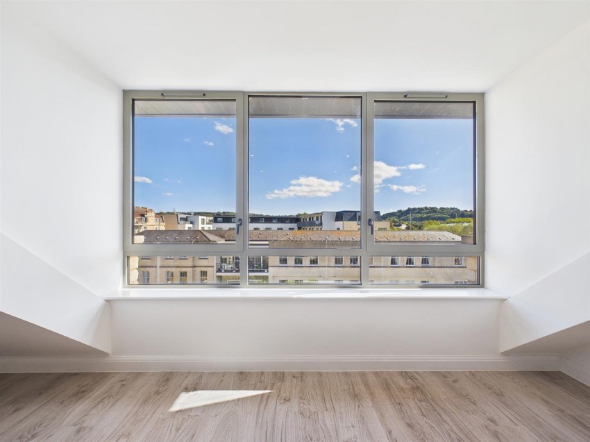Flat 16 South Building, River View Court, Victoria Bridge Road, Bath, BA1 3FA