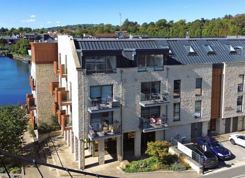Flat 16 South Building, River View Court, Victoria Bridge Road, Bath, BA1 3FA