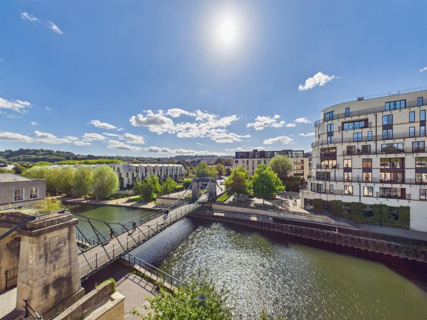 Flat 16 South Building, River View Court, Victoria Bridge Road, Bath, BA1 3FA