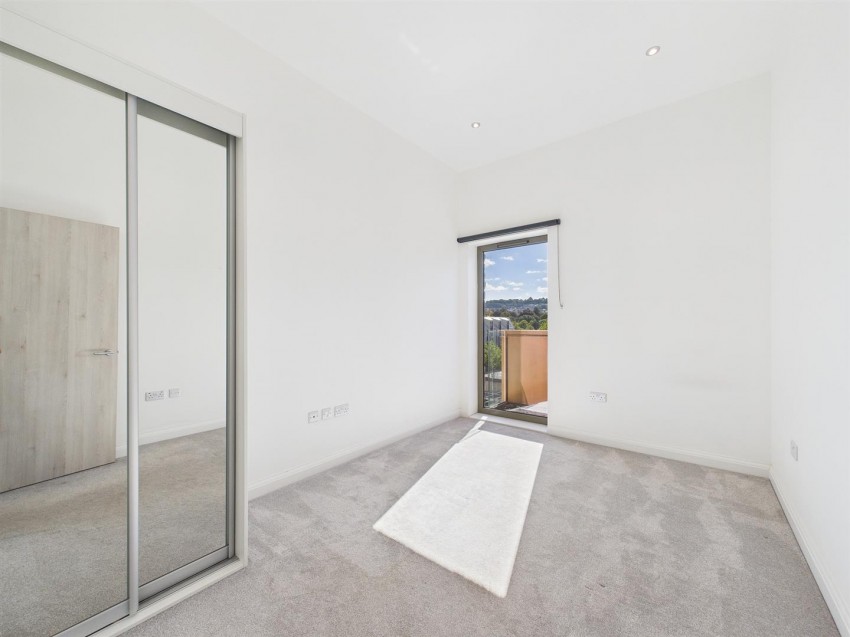 Flat 16 South Building, River View Court, Victoria Bridge Road, Bath, BA1 3FA