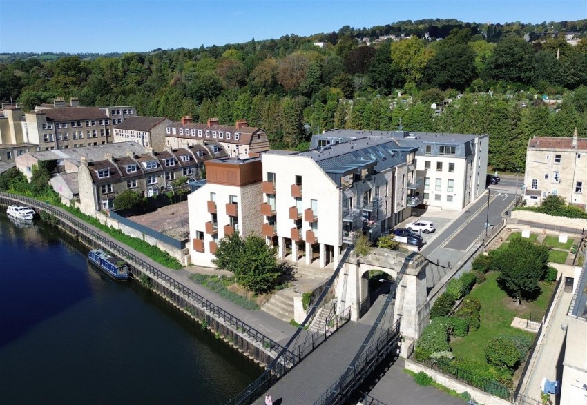 Flat 16 South Building, River View Court, Victoria Bridge Road, Bath, BA1 3FA