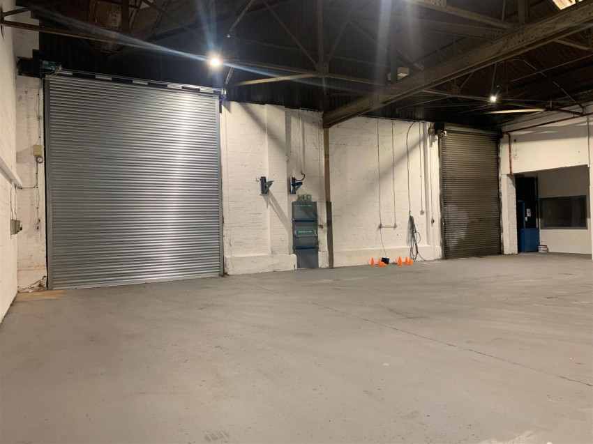 Images for Large Unit To Let in Kingswood, Bristol