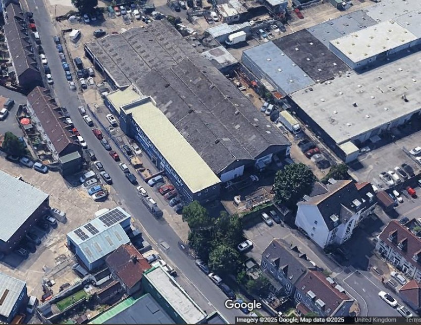Images for Large Unit To Let in Kingswood, Bristol