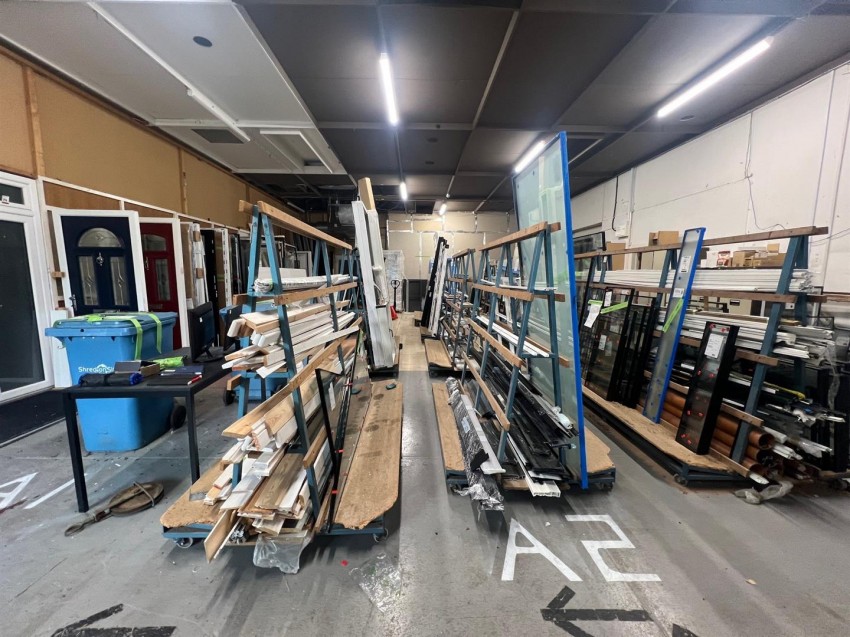 Images for Large Showroom/Unit in Mangotsfield