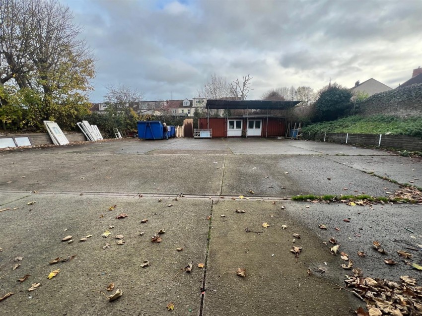 Images for Large Showroom/Unit in Mangotsfield