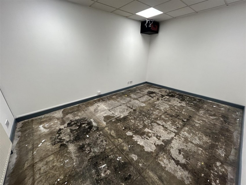 Images for Large Unit To Let in Kingswood, Bristol