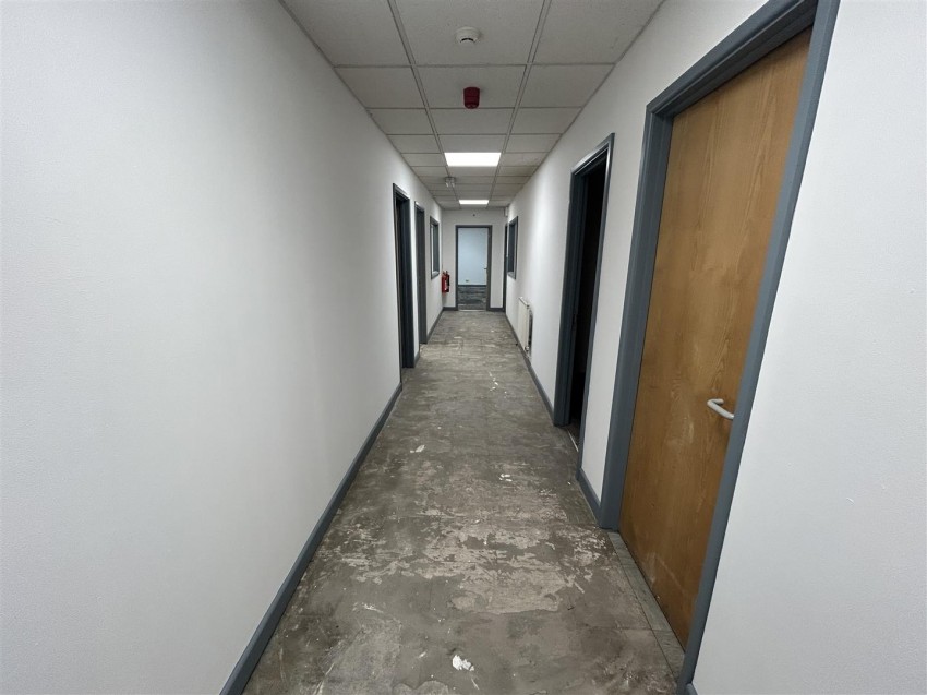 Images for Large Unit To Let in Kingswood, Bristol
