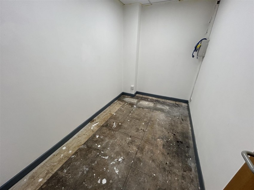 Images for Large Unit To Let in Kingswood, Bristol