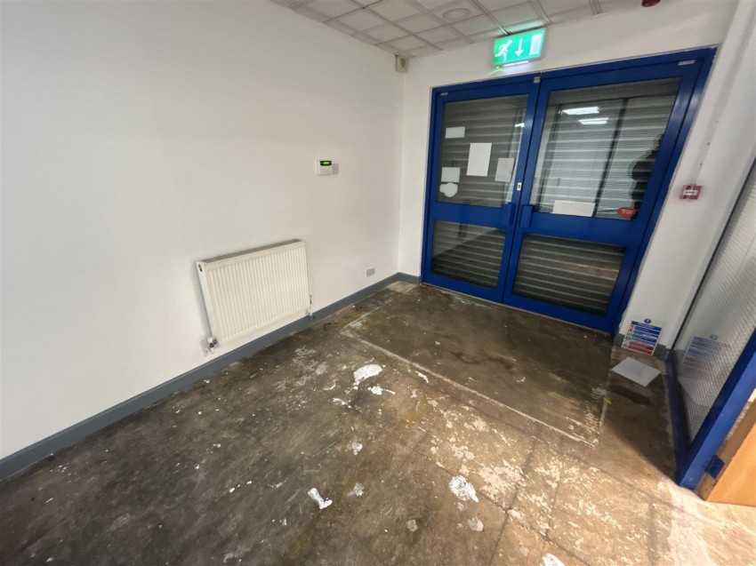 Images for Large Unit To Let in Kingswood, Bristol