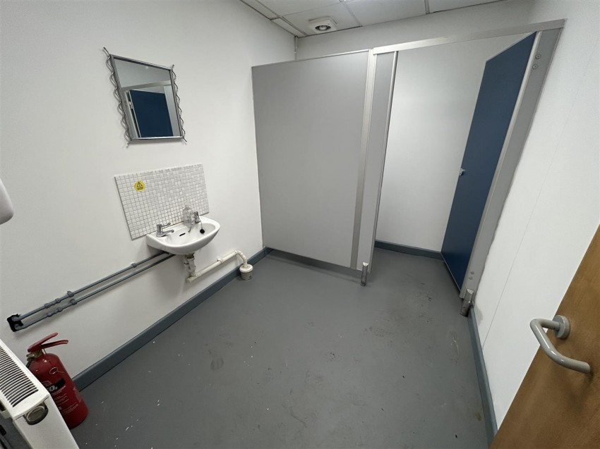 Images for Large Unit To Let in Kingswood, Bristol