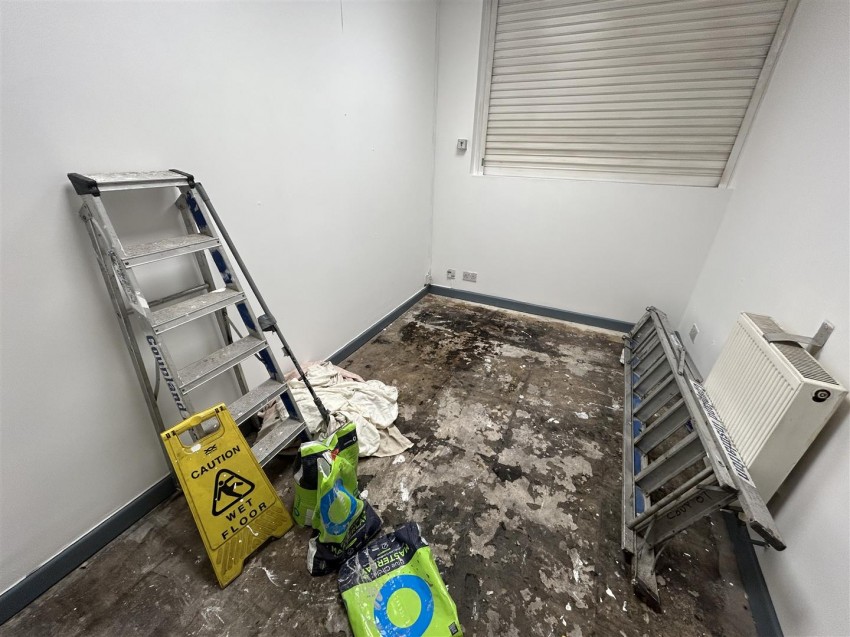 Images for Large Unit To Let in Kingswood, Bristol