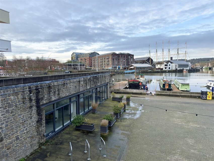 The Plaza Unit, Millennium Promenade, Harbourside, Bristol, BS1 5SY