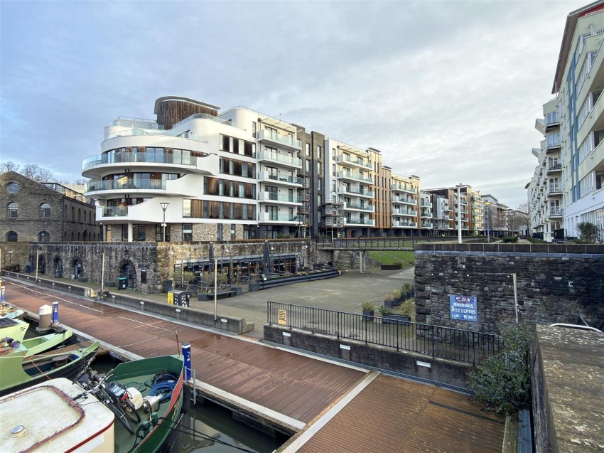 The Plaza Unit, Millennium Promenade, Harbourside, Bristol, BS1 5SY