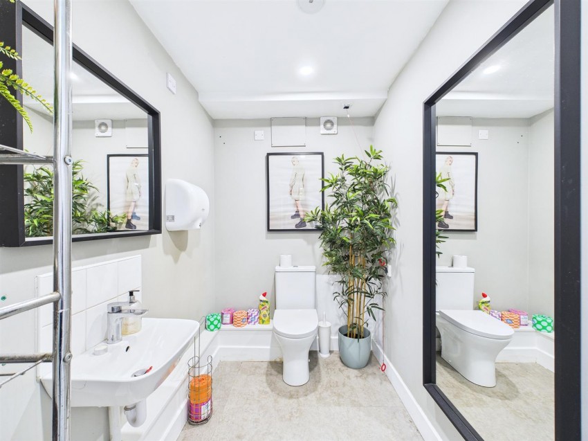 The Plaza Unit, Millennium Promenade, Harbourside, Bristol, BS1 5SY