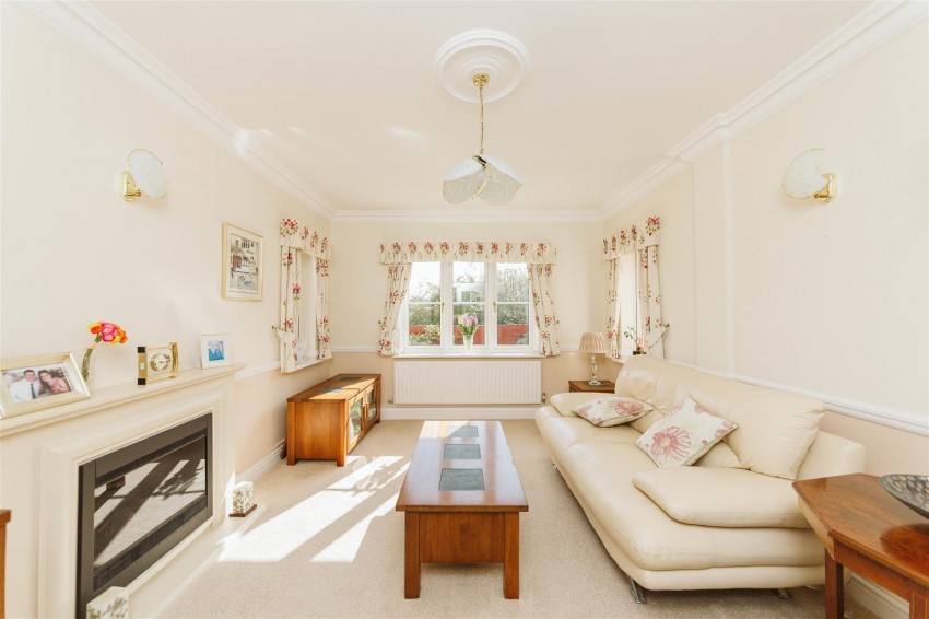 Images for Berwick Close | Easter Compton