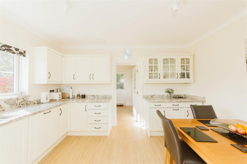 Images for Berwick Close | Easter Compton