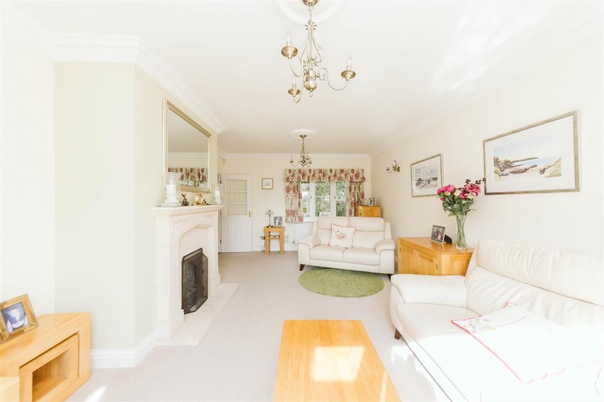 Images for Berwick Close | Easter Compton