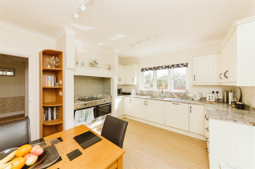 Images for Berwick Close | Easter Compton