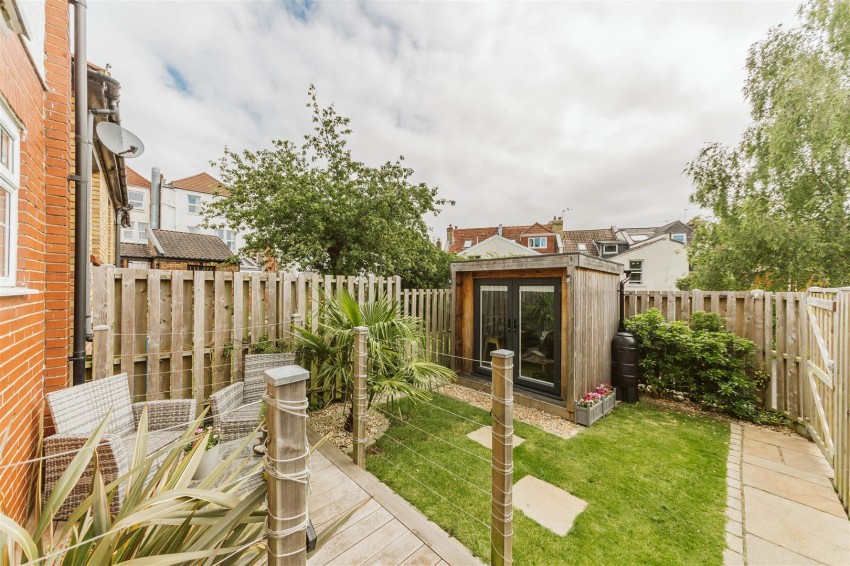 Images for Greendale Road | Redland
