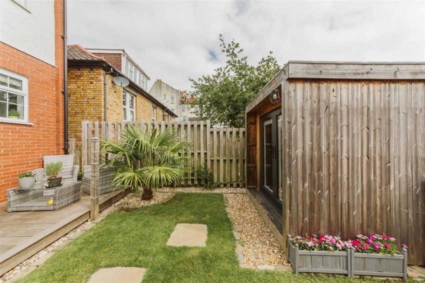 Images for Greendale Road | Redland