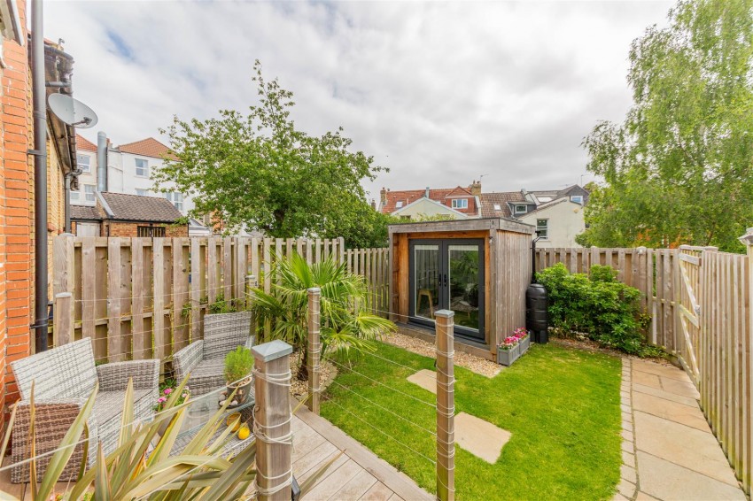 Images for Greendale Road | Redland