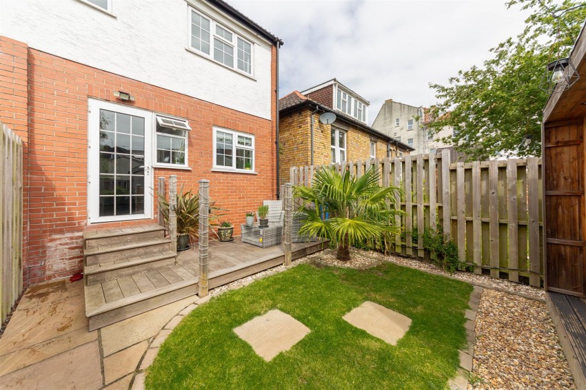 Images for Greendale Road | Redland