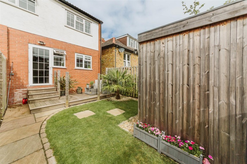 Images for Greendale Road | Redland