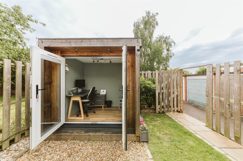 Images for Greendale Road | Redland