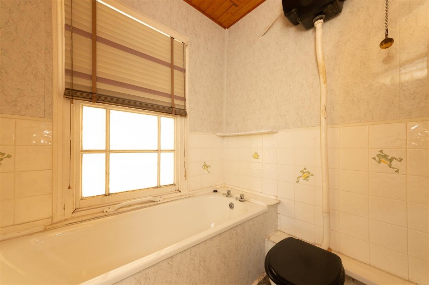 Images for Ashgrove Road | Redland